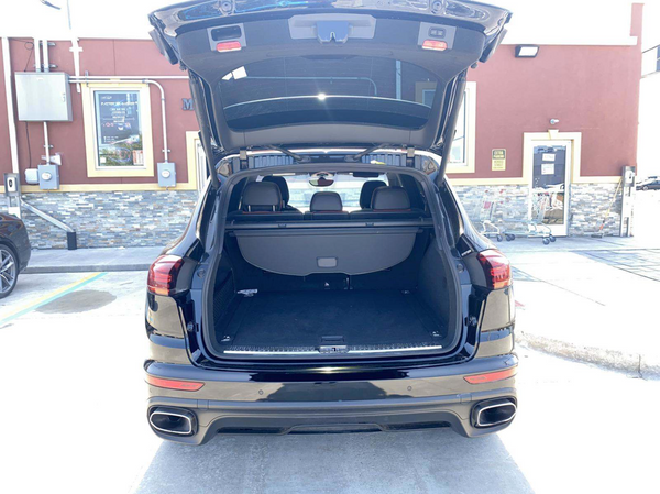 2017 Porsche Cayenne Platinum 4D SUV