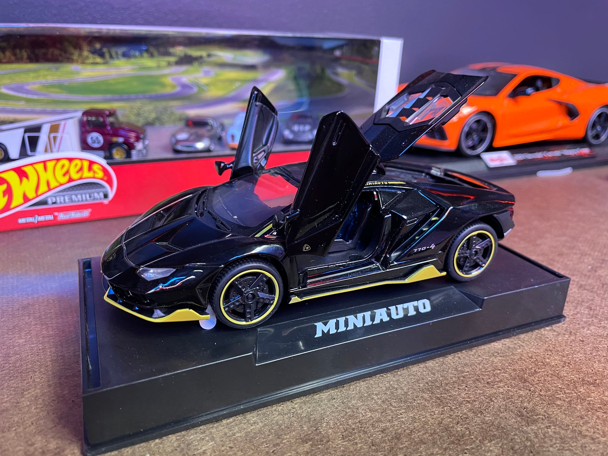 Lamborghini Huracan Model Car (1:43)