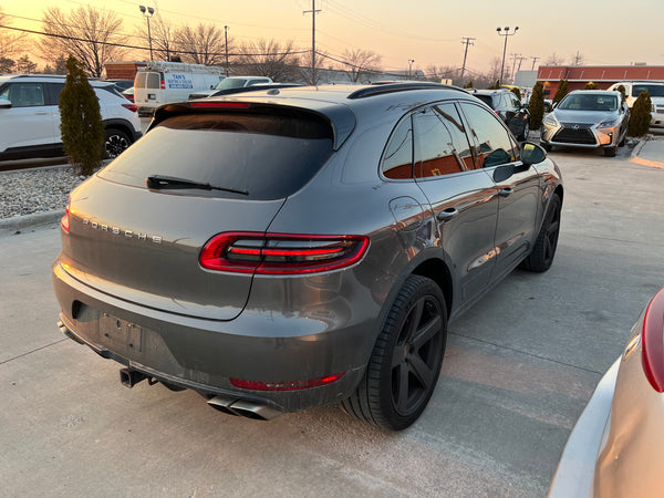 2015 Porsche Macan Turbo 4D SUV