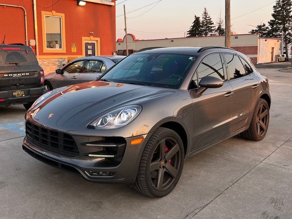 2015 Porsche Macan Turbo 4D SUV