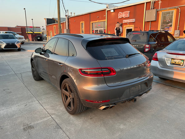 2015 Porsche Macan Turbo 4D SUV