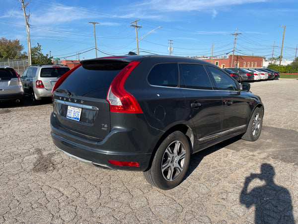 2014 Volvo XC60 T6 4D SUV